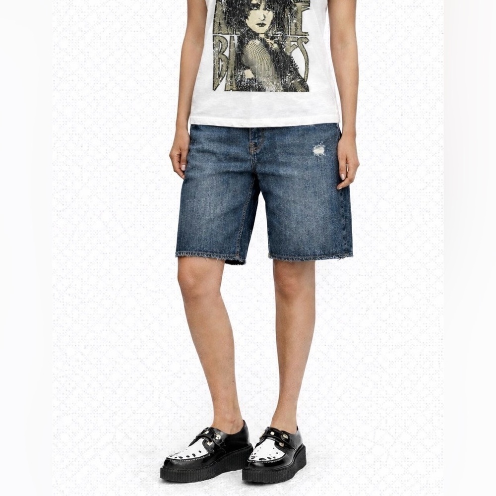 Calvin Klein medium wash, light distress, jorts, jean shorts. W32